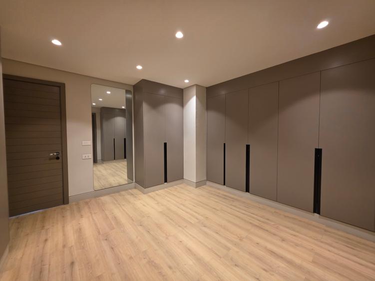 5 Bed House with En Suite in Brookside – pohled 4