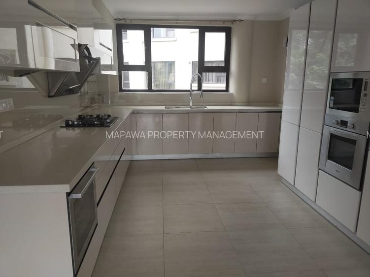 3 Bed Apartment with En Suite in Riverside