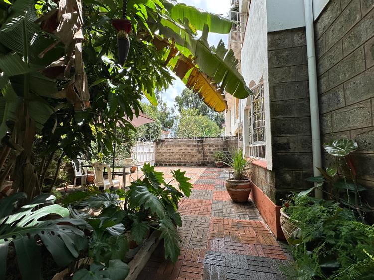 5 Bed House with En Suite at Lavington