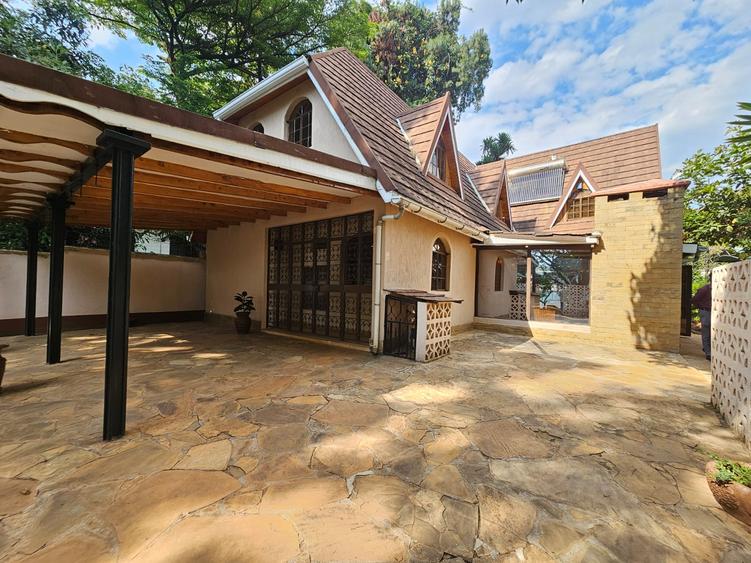 4 Bed House with En Suite in Runda