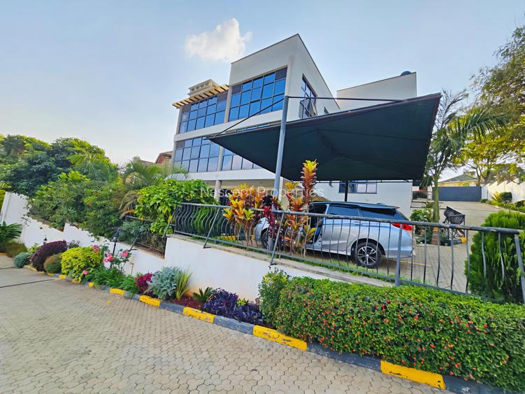 7 Bed House with En Suite in Nyari