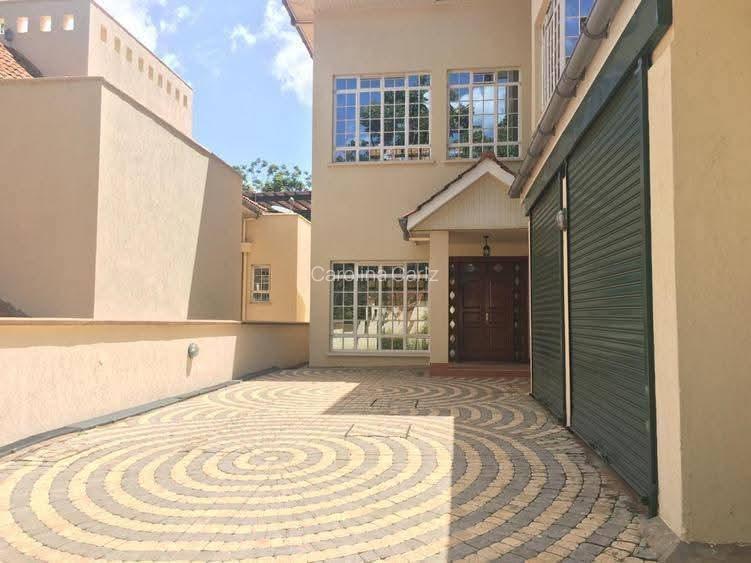 4 Bed Townhouse with En Suite at Kyuna