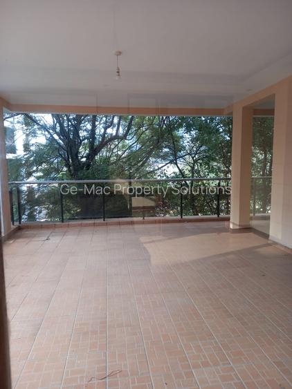 4 Bed Apartment with En Suite in Riverside