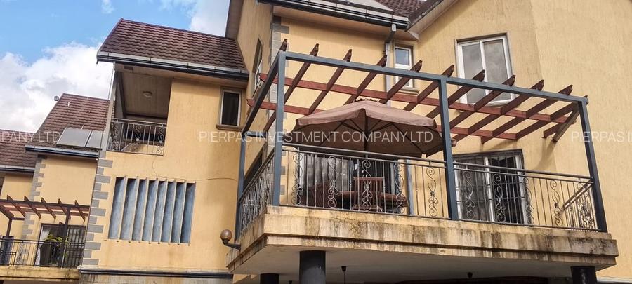 5 Bed Townhouse with En Suite in Spring Valley