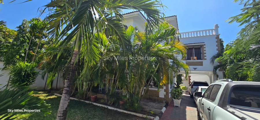 3 Bed House with En Suite at Serena