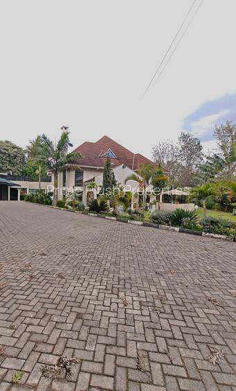 7 Bed House with En Suite in Karen