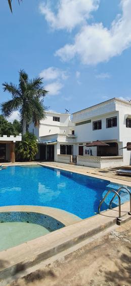 4 Bed Villa with En Suite in Kikambala