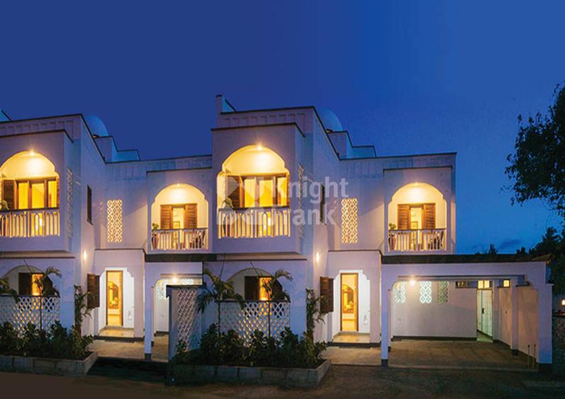 4 Bed House with En Suite at Lantana Coral Drive