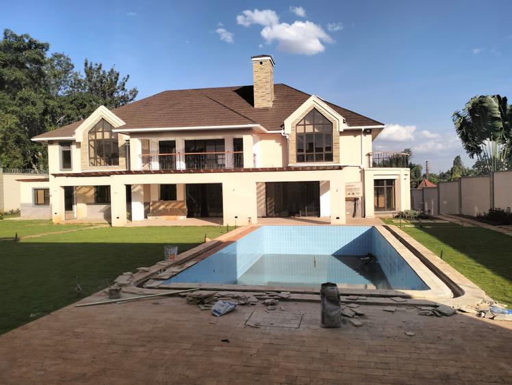 5 Bed House with En Suite in Runda