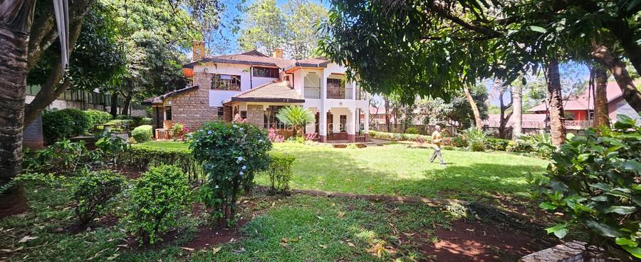 5 Bed House with En Suite in Runda