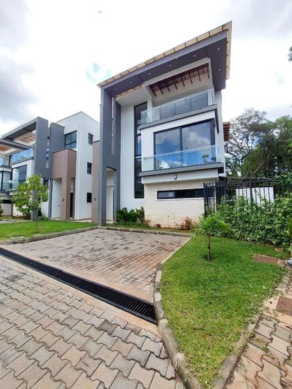 3 Bed Villa with En Suite at Lavington