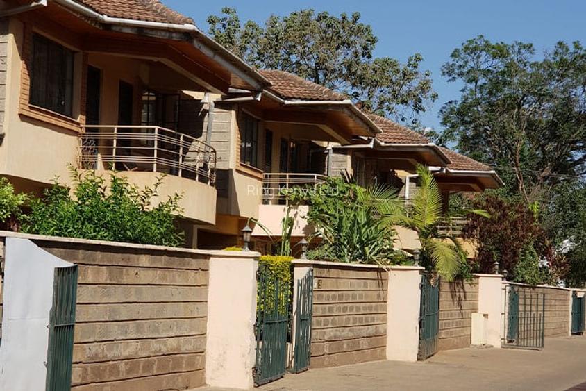 4 Bed House with En Suite in Lavington