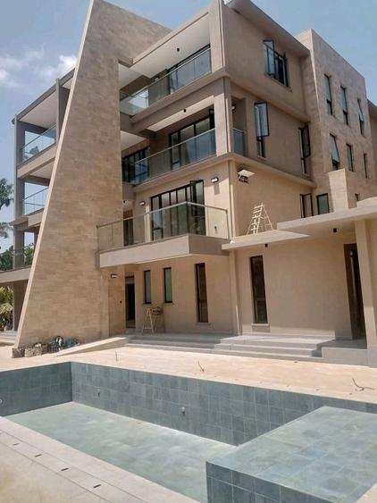 6 Bed House with En Suite in Nyari
