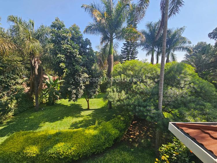 5 Bed House with En Suite in Runda