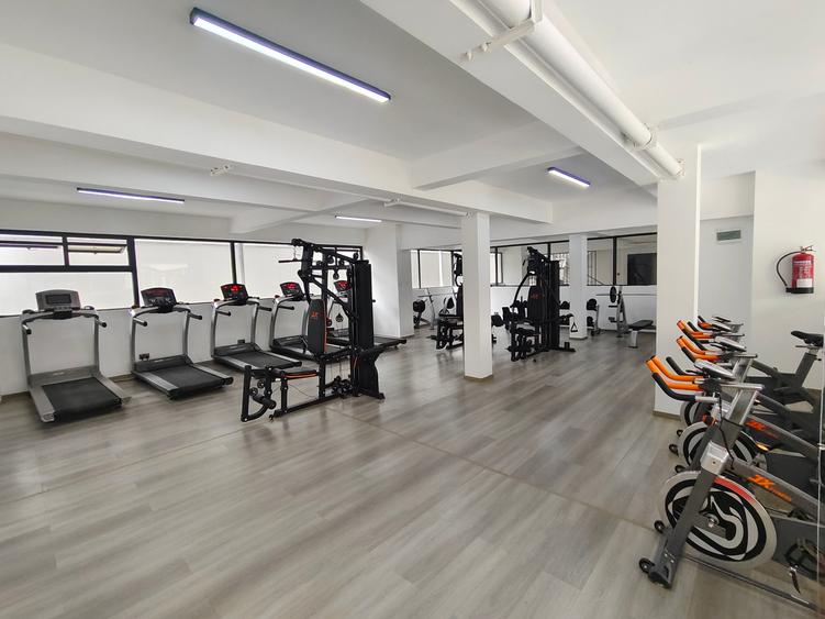 1 Bed Apartment with Gym in Lavington - Aanzicht 2