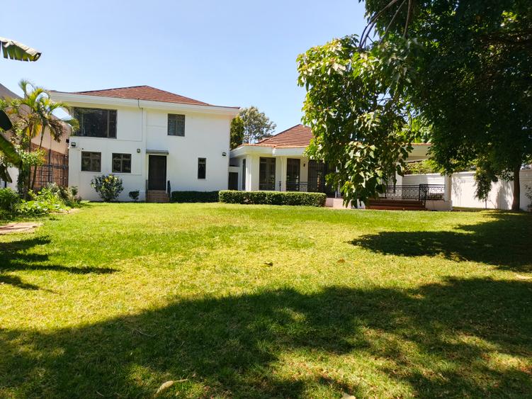 5 Bed House with En Suite in Runda