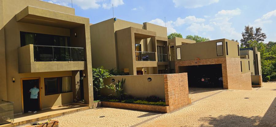 5 Bed Townhouse with En Suite at Lavington Mall 5 Bed Townhouse with En Suite at Lavington Mall