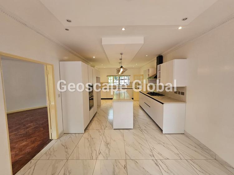 4 Bed House with En Suite in Lavington - Altro