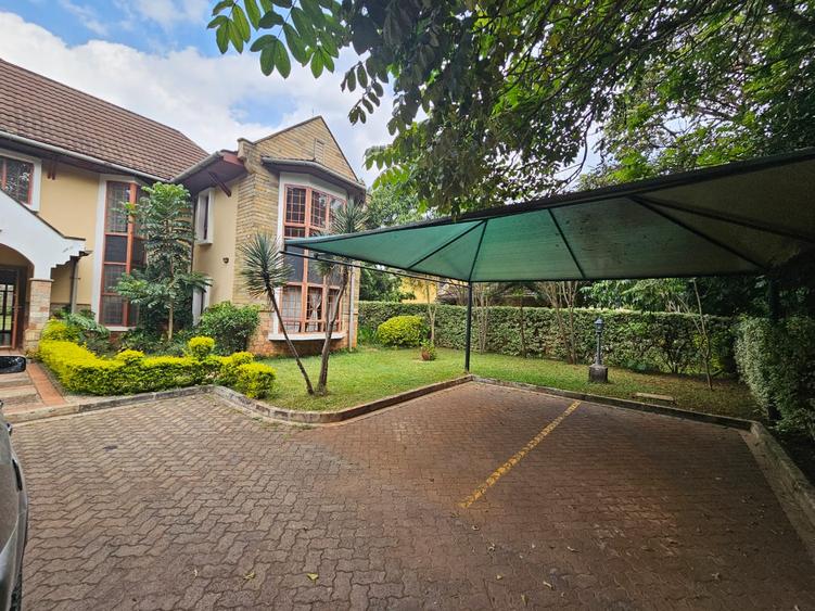 4 Bed House with En Suite in Runda