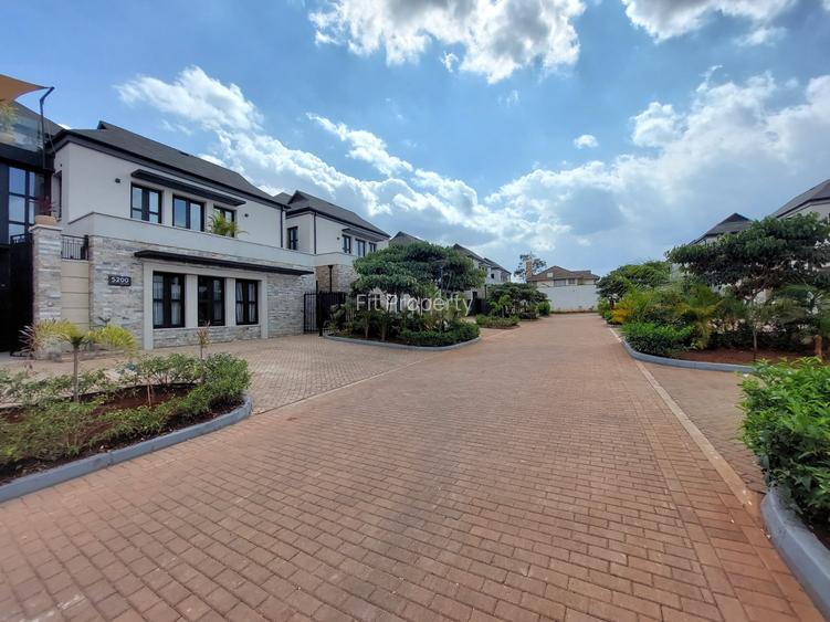 5 Bed House with Swimming Pool in Runda