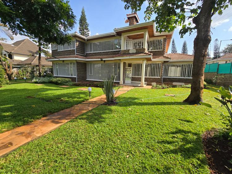 5 Bed House with En Suite in Runda