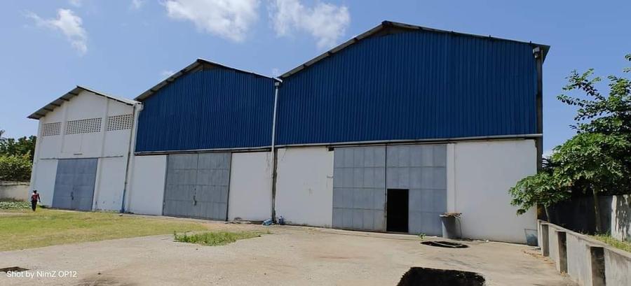 38,000 ft² Warehouse with Service Charge Included at Miritini