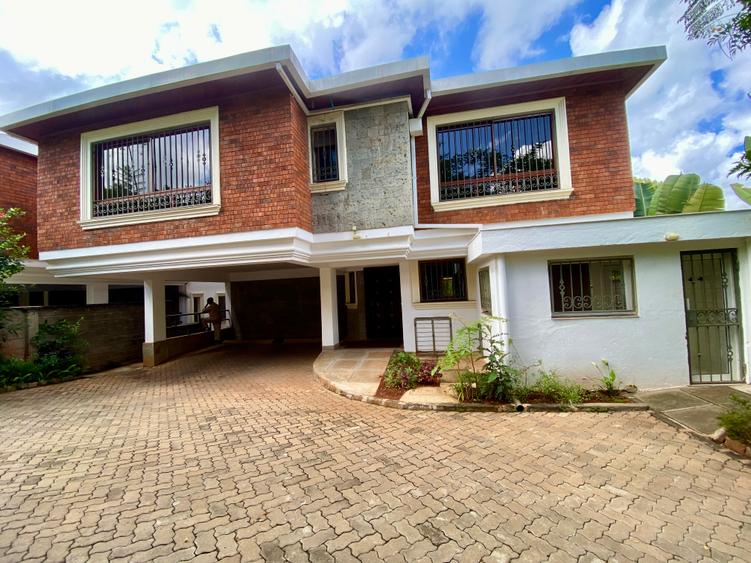5 Bed Townhouse with En Suite in Spring Valley 5 Bed Townhouse with En Suite in Spring Valley