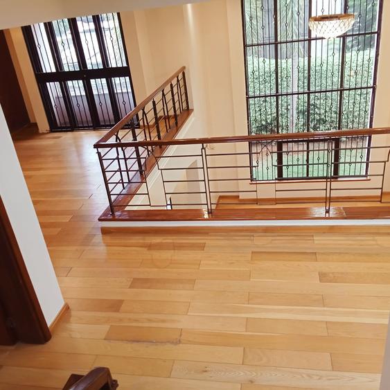 4 Bed Townhouse with En Suite in Lavington - Widok 4