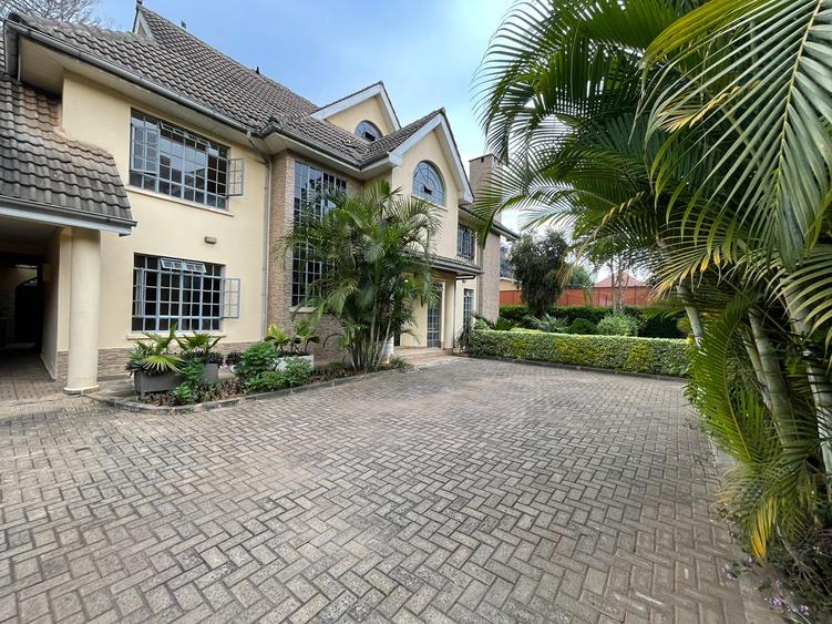 5 Bed House with En Suite in Lavington