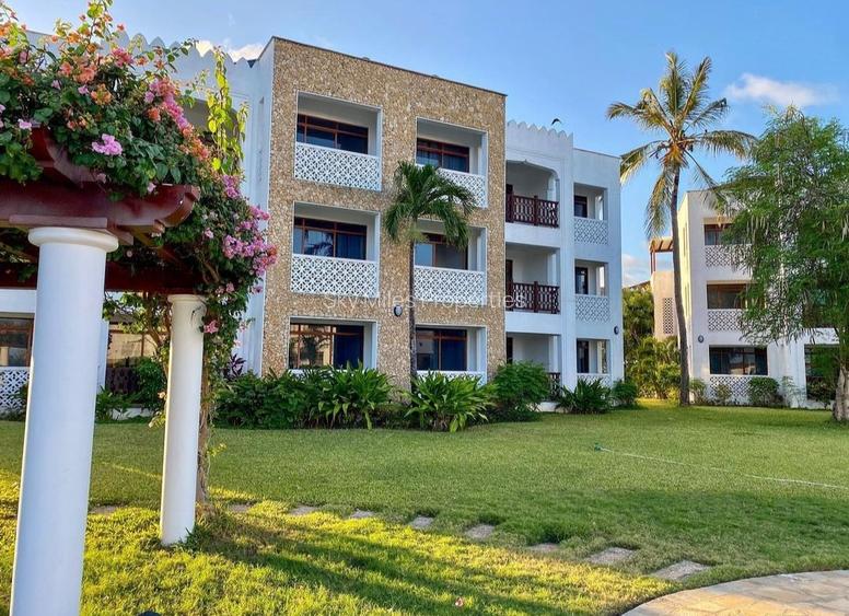 Serviced 3 Bed Apartment with En Suite at Sultan Palace