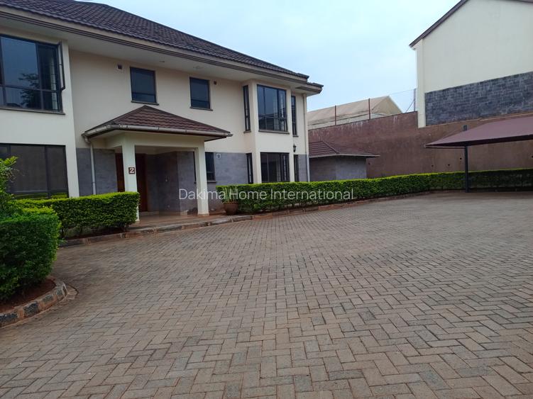 5 Bed Villa with En Suite in Runda