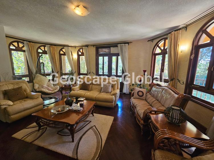 5 Bed House with En Suite in Runda 5 Bed House with En Suite in Runda