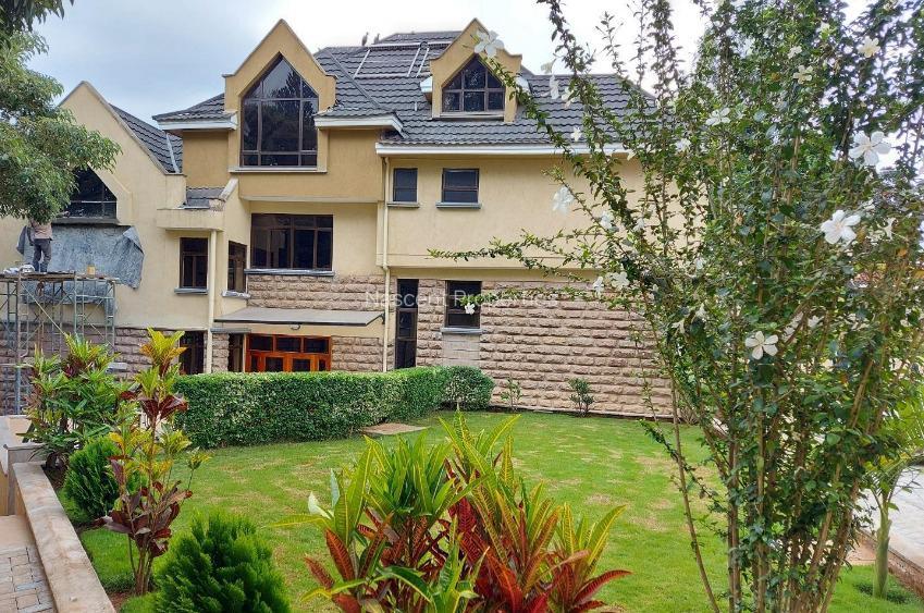 5 Bed House with En Suite in Lavington