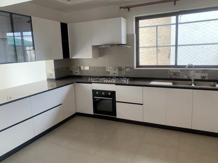 4 Bed Townhouse with En Suite in Runda
