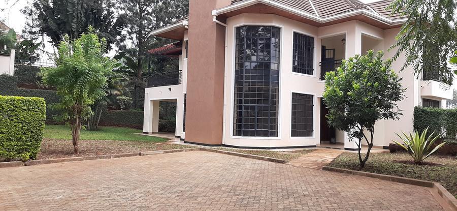 4 bed townhouse with en suite in runda