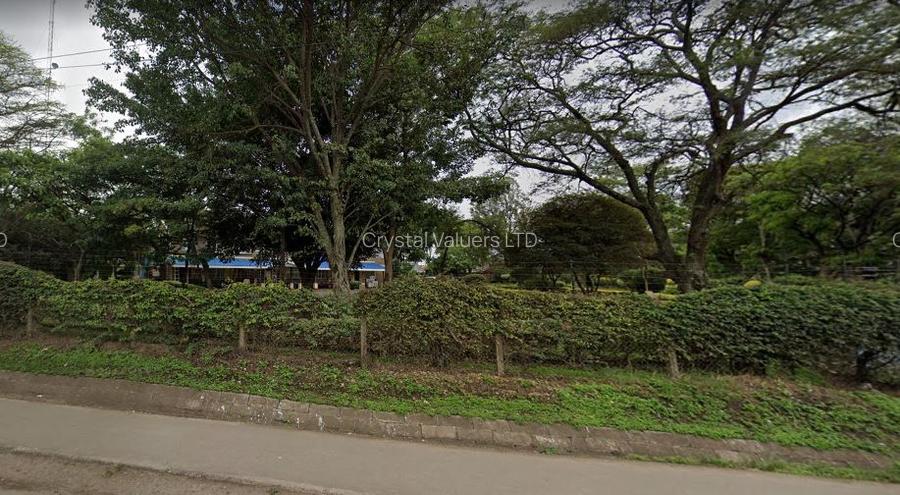 Commercial Property with Parking in Komarock