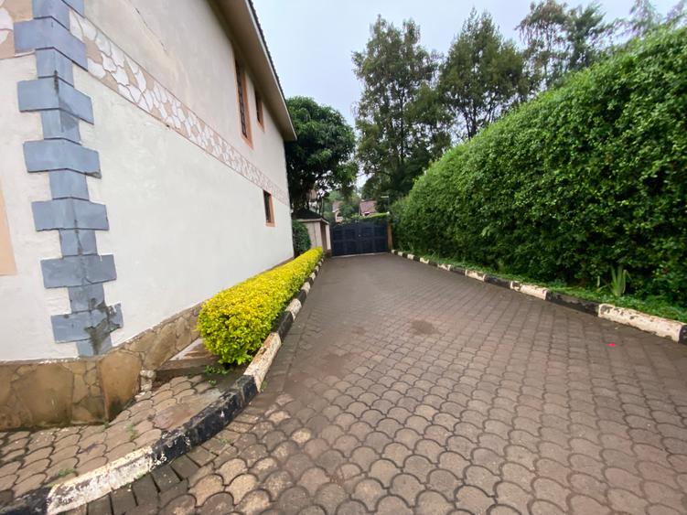 3 Bed Apartment with En Suite in Nyari