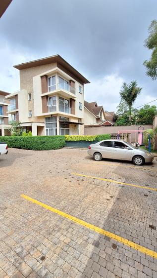 5 Bed Townhouse with En Suite at Lavington.