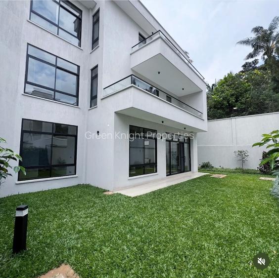 5 Bed House with En Suite in Lavington