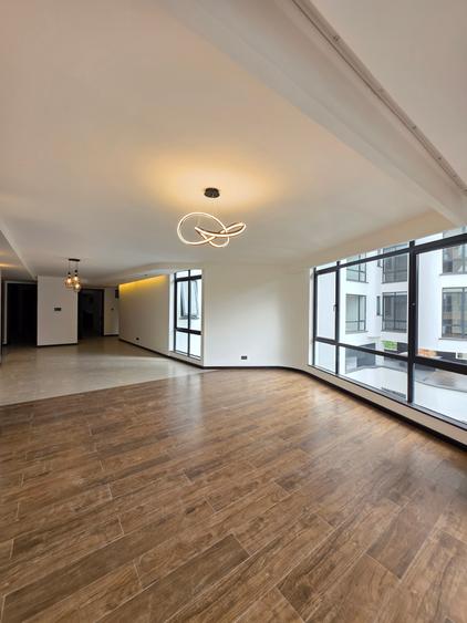 2 Bed Apartment with En Suite at Off Peponi Road - Altro