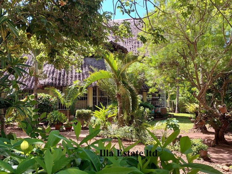 3 bed villa with en suite at diani beach road