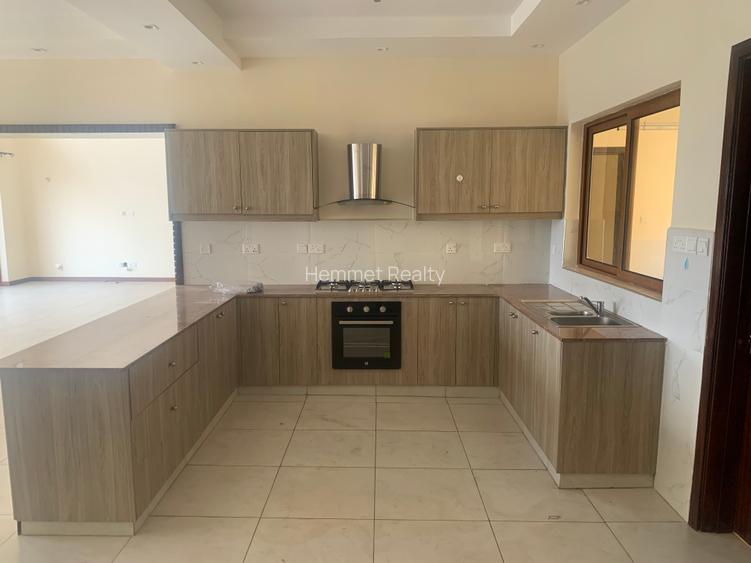 5 Bed Apartment with En Suite in Lavington