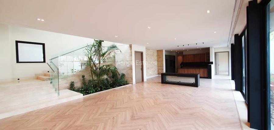 5 Bed Villa with En Suite in Westlands Area