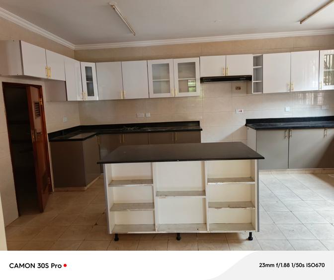 5 Bed Townhouse with En Suite at Lavington