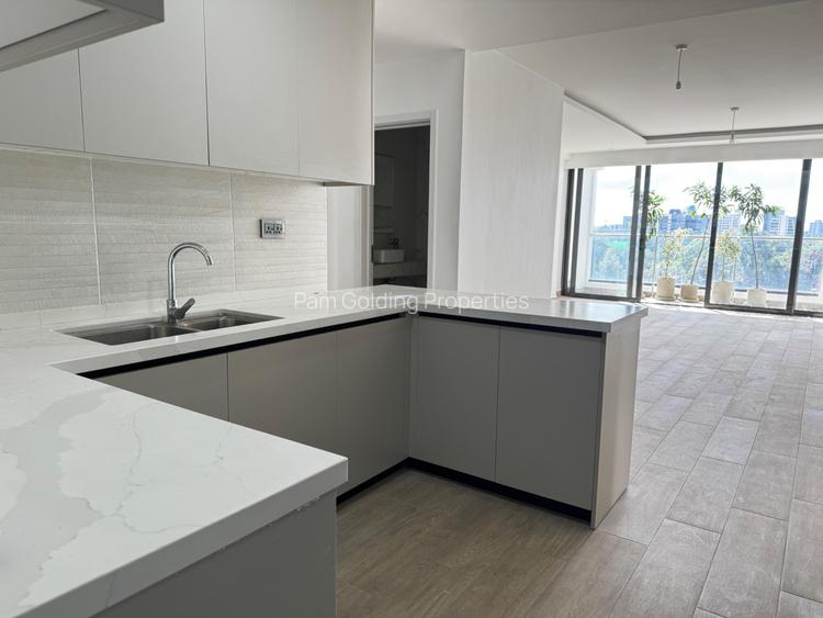 3 Bed Apartment with En Suite in Riverside