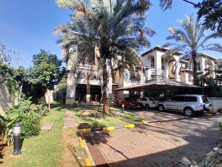 5 Bed Townhouse with En Suite at Lavington Green