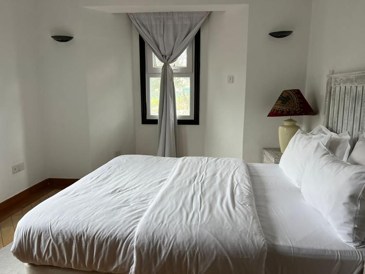 4 Bed Villa with En Suite in Kyuna - Vista 3