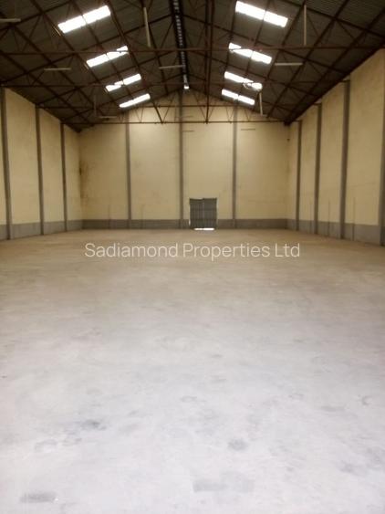 8,000 ft² Warehouse with Parking at Icd