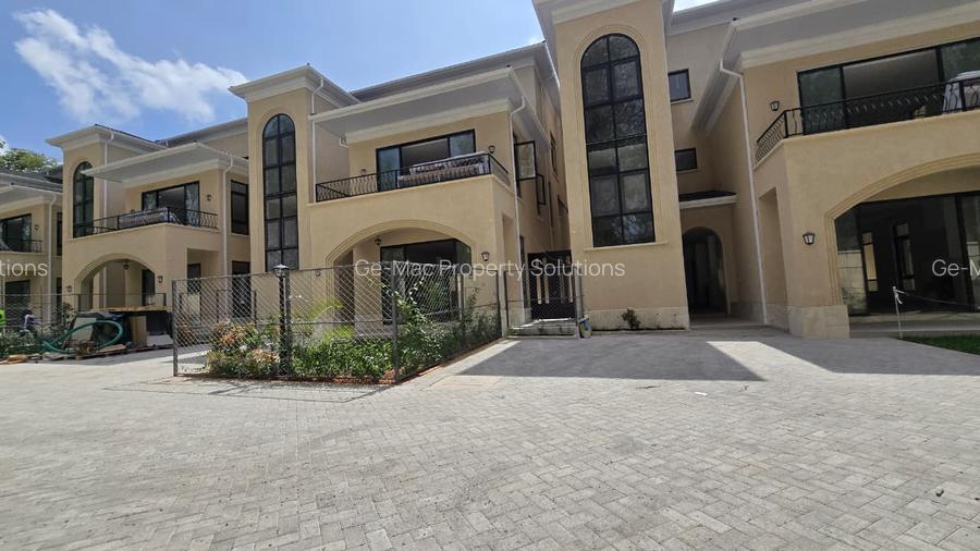 6 Bed House with En Suite in Lavington
