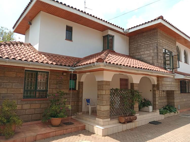 4 Bed House with En Suite in Lavington